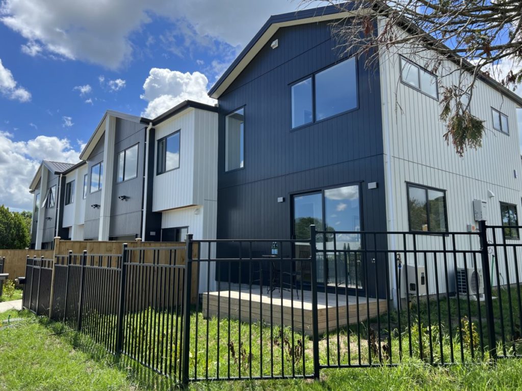 CHERRY ROAD 项目 Lucas and Max